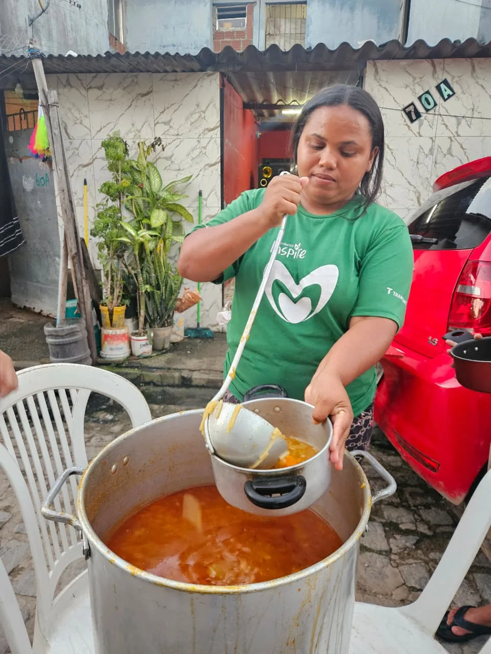 Preparação de alimentos em uma ação social do Inspire